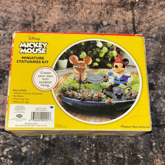 Disney Mickey Mouse Mini Statuaries Kit -Sign,Bird Bath, Watering & Can New - Picture 4 of 4